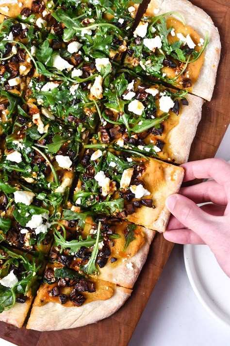 Sweet and spicy butternut squash pizza on a wood cutting board on a marble counter top. Pizza crust topped with butternut squash sauce, diced mushrooms, arugula, feta, and hot honey. Butternut Squash Pizza Sauce, Butternut Squash Appetizer, Butternut Squash Flatbread, Grilled Butternut Squash, Spicy Butternut Squash, Feta Pizza, Squash Sauce, Honey Pizza, Butternut Squash Pizza