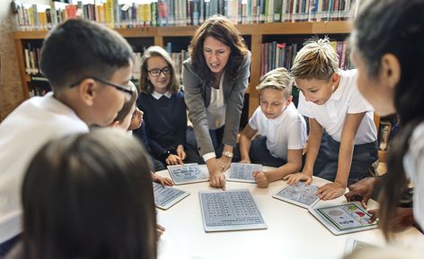 Teacher Teaching Students, Mastery Learning, Photo School, Las Tic, Teacher Preparation, Adolescent Health, Studying Library, Teacher Teaching, Effective Teaching