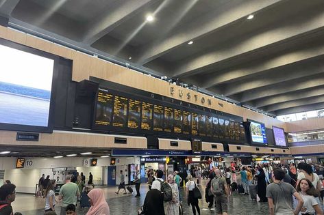 Euston Station London | Britain Visitor - Travel Guide To Britain Euston Station London, Euston Station, Manchester Piccadilly, St Pancras Station, London Overground, London Attractions, London College, Tube Station, Camden Town