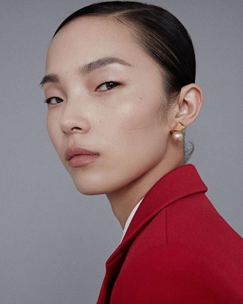 White Models Are Boring on Instagram: “Xiao Wen Ju in Obsession With Her for Madame Figaro China July 2017, photographed by Jumbo Tsui. . . . . .  #newyork #newyorkcity…” Xiao Wen Ju, Minimal Portrait, Alfred Stieglitz, Madame Figaro, Beauty Shoot, Beauty Shots, Editorial Makeup, My Favorite Image, Artist Style