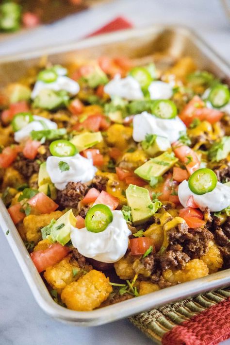 Mexican Snack Foods, Totchos Recipe, Camper Food, Tot Nachos, Tater Tot Nachos, Beef Appetizers, Tater Tot Recipes, Mexican Meals, Appetizer Sandwiches