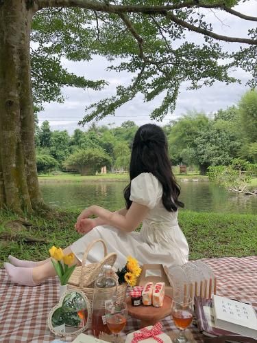 Picnic Date Outfits, Picnic Date Food, Picnic Photo Shoot, Picnic Pictures, Picnic Planning, Picnic Photography, Picnic Inspiration, Garden Picnic, Picnic Birthday