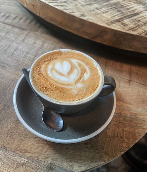 Cappuccino Aesthetic, Grey Heart, Coffee Cappuccino, Cappuccino Coffee, Coffee Aesthetic, Oat Milk, Latte Art, Art Instagram, Cappuccino