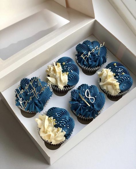 Cupcakes For Him Birthday, Cupcakes Men Birthday, Pastel Blue Cupcakes, Boyfriend Birthday Cupcakes, Bday Cupcakes Men, Cupcake 18th Birthday, Blue Birthday Cupcakes, Cupcake Decorating Ideas For Men, Navy Blue Cupcakes