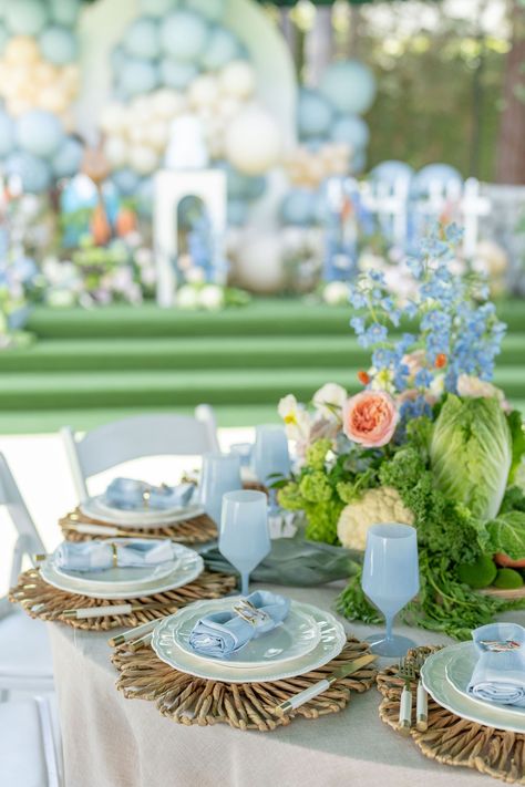 Table tops and flower centerpieces for a Petter Rabbit themed 1st Birthday Peter Rabbit Table Setting, Peter Rabbit Backdrop, Peter Rabbit Centerpiece Ideas, Round Table Settings, Rabbit Theme, Bunny Theme, Baby Brunch, Bunny Birthday Party, Peter Rabbit Birthday