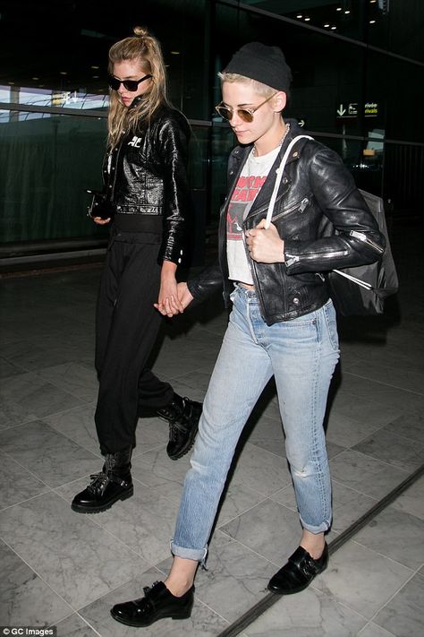 Kristen Stewart Outfits, Joe And Sophie, Kristen Stewart And Karl Lagerfeld, Gigi And Zayn, Kristen Stewart Personal Shopper, Tomboy Chic Outfits, Kristen Stewart And Stella Maxwell, Chanel Haute Couture Dress, Kristen Stewart Street Style 2022