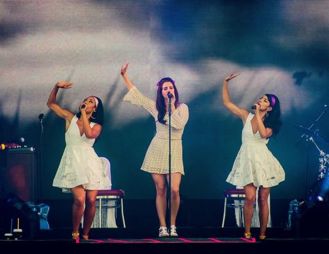 Lana Del Rey and her backup dancers/singers performing in Belgium on July 9, 2016 Singers Performing, Backup Singers, Lana Del Rey Concert, Baby Aesthetic, Career Vision Board, Lana Del Rey, Singers, Belgium, Dancer