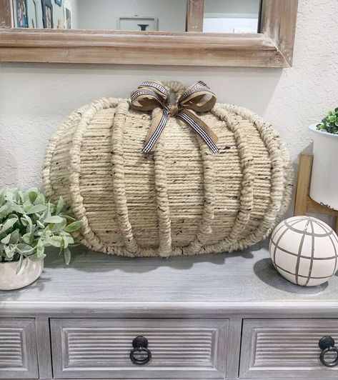 Thanksgiving Wreaths Diy, Pumpkin Planters, Yarn Pumpkins, Wire Pumpkin, Pumpkin Wreath Diy, Gnome Gifts, Decoupage Pumpkins, Shabby Chic Fall, Diy Moss