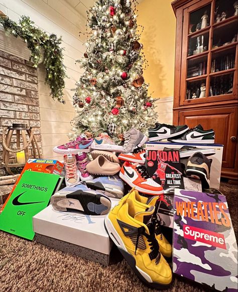 Sneaker Christmas Tree, Jordans Retro, Drip Fits, Jordan 4’s, Christmas Fits, All Nike Shoes, Yacht Life, Hype Shoes, Christmas 2023