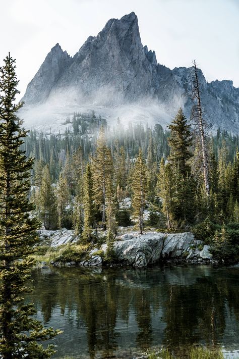 Sawtooth National Forest - Idaho (4000x6000) Sawtooth Mountains Idaho, Mountain Scape, Sawtooth Mountains, Pretty Scenery, Idaho Travel, Mountain Scenery, Tumblr Photography, Gods Creation, Beautiful Photos Of Nature