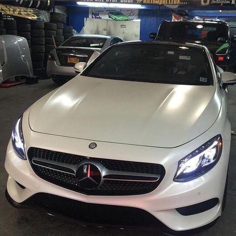 Satin Pearl Benz Mercedes Benz White Luxury Cars, Satin Black Car, Pearl White Car Wrap, Pearl White Car, Black Pearl Car Paint, White Mercedes, White Car, Car Stuff, Pearl White