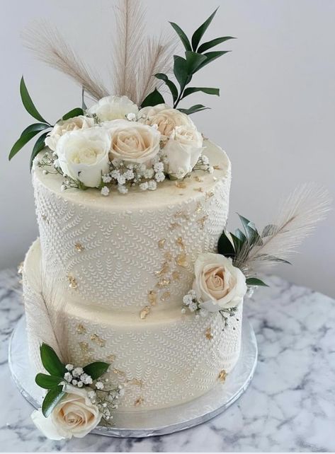 Nikkah Cake Designs, Torte Za Svadbe, Simple Classy Wedding Cakes, Layer Cake Mariage, Nikah Cake Ideas, Nikkah Cake Ideas, Engagement Cake Designs Classy, Nikkah Cake, Classy Wedding Cakes