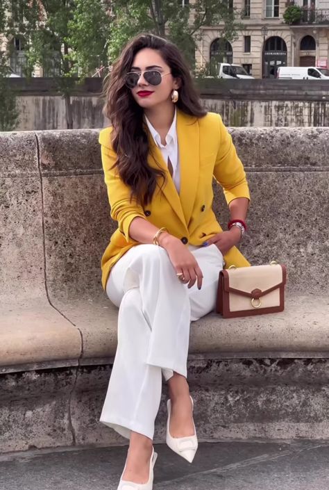 Yellow Flats Outfit Work, Feminine Blazer Outfit, Yellow Blazer Outfits For Women, Colorful Work Outfits Women, Bright Blazer Outfit, Business Casual Dress Outfits, Rich Mom Outfits, Yellow Blazer Outfit, Coat Outfits For Women