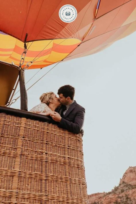 This couple decided to elope in Sedona, complete with a hot air balloon ride and jeep adventure. Get inspired by this epic hot air balloon elopement in Sedona Arizona. Photo by Adventure and Vow. Unique Engagement Photoshoot, Balloon Proposal, Hot Air Balloons Photography, Hot Air Balloon Wedding, Jeep Adventure, Photoshoot Winter, Air Balloon Festival, Proposal Pictures, Q Photo