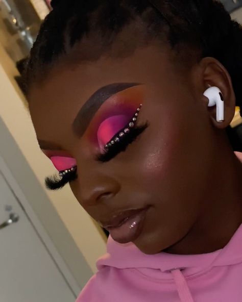 DMV Makeup Artist on Instagram: “Hot Pink Cut Crease Using @juviasplace “The Sweet Pinks” & “The Berries” Palette 💕🔥 JANUARY & FEBRUARY BOOKINGS ARE OPENED NOW 💕…” January Makeup, Extraordinary Makeup, Pink Cut Crease, Brown Girls Makeup, Glitter Makeup Looks, Day Makeup Looks, Makeup Order, Makeup Glam, Everyday Makeup Routine