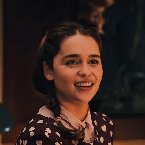 me before you icons // louisa clark icons Louise Clark, Louisa Clark, Emilia Clarke, Book Inspiration, Face Claims, Actors, Film, Hair