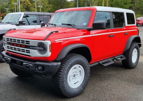 Ford Bronco Big Bend Heritage Edition 4-Door Bronco Heritage Edition, Ford Bronco Heritage, Red Bronco, Bronco Heritage, Ford Bronco Big Bend, Bronco Big Bend, White Bronco, Bronco Sports, Cup Designs