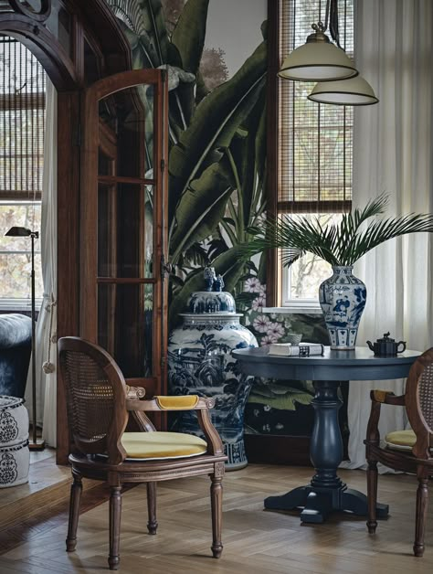 British Colonial Interiors, Colonial Style Interior, Chinoiserie Interior, Indochine Interior, Colonial Interior Design, Chinese Style Interior, Asian Interior Design, British Colonial Decor, Chinese Interior