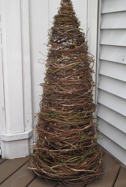 Honeysuckle tomato cage tree, by Scavenger Chic, featured on Funky Junk Interiors Tomato Cage Crafts, Vine Tree, Grapevine Tree, Tomato Cage Christmas Tree, Grapevine Christmas, Honeysuckle Vine, Christmas Tree Pictures, How To Make Christmas Tree, Wreaths Christmas