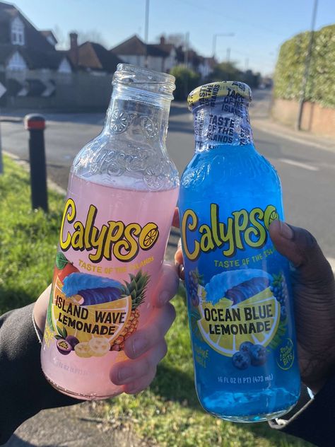 Calipso Drink, Calypso Drink, Soda Aesthetics, Junk Food Snacks Aesthetic, Healthy Food Habits, Candy Drinks, Junk Food Snacks, Starbucks Drinks Recipes, Pretty Drinks