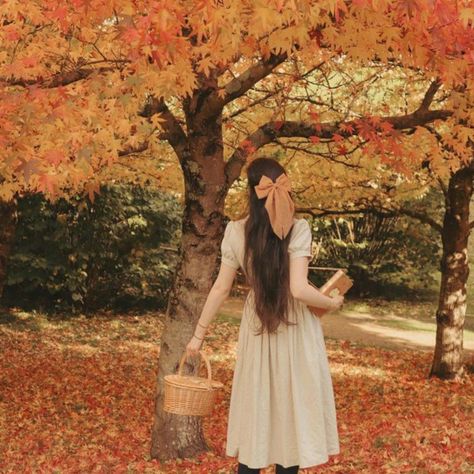 Inside A Clock, Witchy Photos, Princess Cottage, Angel Aesthetic, Magic Hour, Cottagecore Aesthetic, Autumn Colors, Fantasy Romance, Autumn Aesthetic