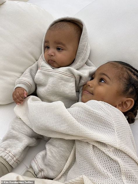 So adorable: Saint was cuddling up to his younger brother in the heart-melting adorable ph... Kim Kardashian Highlights, Kardashian Aesthetic, Jenner Kids, Saint West, Kardashian Kids, Mommy Goals, Mixed Babies, Baby Brother, Stylish Baby