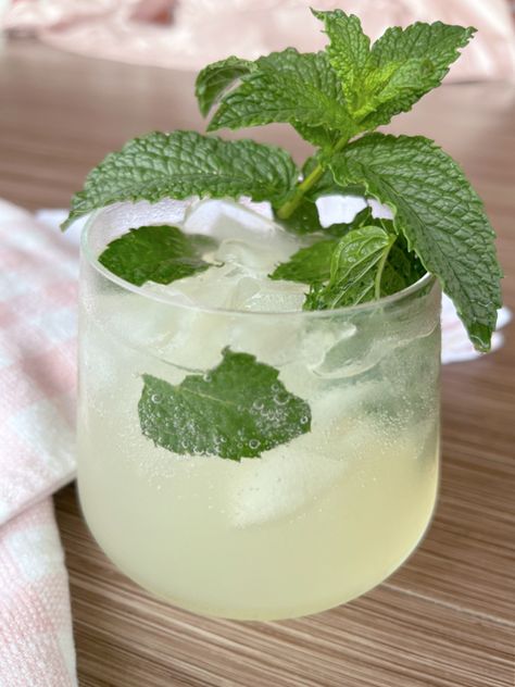 Best Moscow Mule, Ginger Mule, Mule Drink, Moscow Mule Cocktail, Moscow Mules, Moscow Mule Recipe, Mule Recipe, Mint Mojito, Mint Recipes