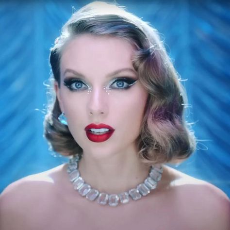 Taylor Swift Pearls, Taylor Swift Old Hollywood, Taylor Swift Portrait Photography, Taylor Swift Midnights Make Up, Midnights Taylor Swift Makeup, Taylor Swift Reference, Taylor Swift Red Lipstick, Music Video Makeup, Midnights Aesthetic