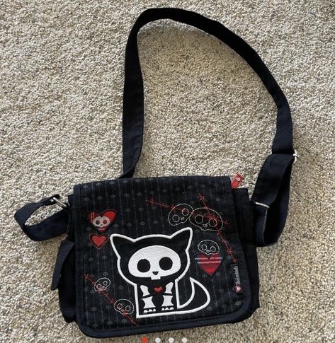 Skelanimals Outfit, Emo Bag, Goth Bags, Punk Bag, Goth Bag, Creepypasta Girls, Dark Kawaii, Kawaii Bag, Cat Purse