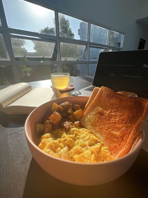 I went for the classic fluffy scrambled, some cubed potatoes fried in brown butter, and seasoned with aromatic rosemary finished with some buttered toast. 

I had a warm citrus drink to wrap it all together while I enjoy a meeting and catch up on some chapters on this book I'm currently reading. Early Morning Breakfast, Eggs Fried, Morning Breakfast, Fried Potatoes, Citrus Fruit, Quick Breakfast, Scrambled Eggs, Monday Morning, Early Morning