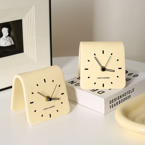 Clay Clock Ideas, Cream Countertop, Clay Clock, Art Exploration, Ceramics Inspiration, Creative Hub, Diy Ceramic, Cement Crafts, Tabletop Clocks