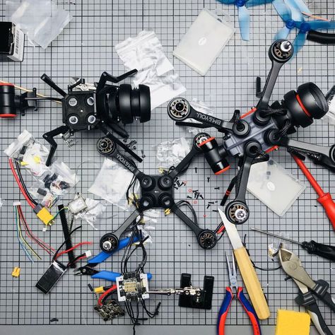 Learn how to build a custom FPV drone for under $300, complete with goggles and a controller. Our guide provides step-by-step instructions and carefully curated component selections. Start your FPV journey today! Build Your Own Drone, Tiny Tank, Drones Concept, Drone Design, Bedroom Setup, Spaceship Design, Fpv Drone, Gadgets And Gizmos, Home Office Setup