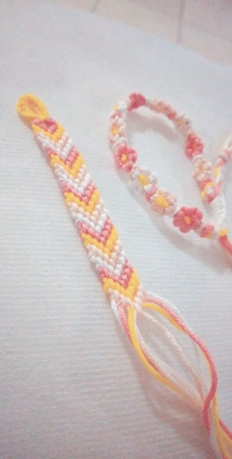 Yellow Chevron Bracelet, Yellow And Pink Bracelet, Cute Chevron Bracelet Colors, Aesthetic Chevron Bracelet, Pink Chevron Bracelet, Tsitp Bracelet Colors, Chevron Friendship Bracelets Color Ideas, Chevron Bracelet Ideas, Chevron Friendship Bracelets Colors