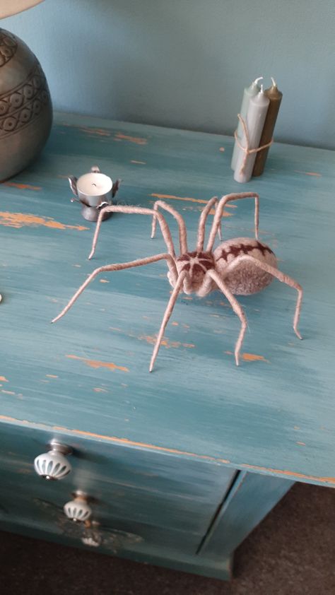 Needle Felted Moth, Felted Spider, Needle Felted Spider, Spider Sculpture, Felt Spider, Needle Felt Sculpture, Needle Felted Bugs, Felt Sculpture, Halloween Felt Crafts