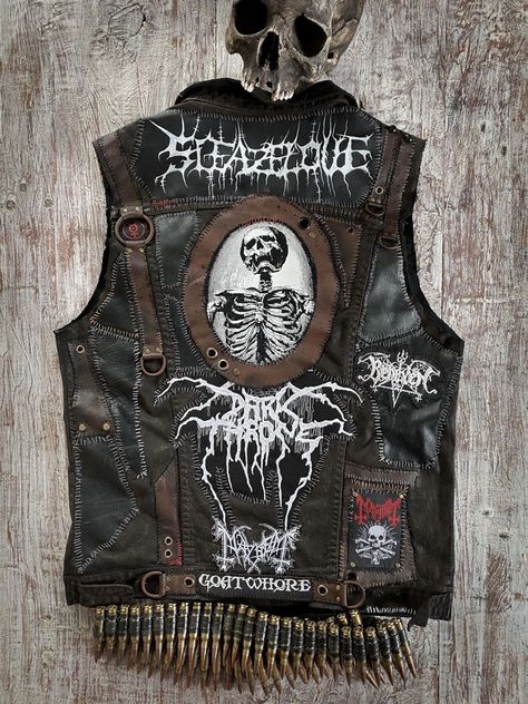 Metalhead Fashion, Wornstar Clothing, Handmade Patches, Punk Fashion Diy, Summer Goth, Upcycle Clothes Diy, Battle Jacket, Punk Aesthetic, Extreme Metal