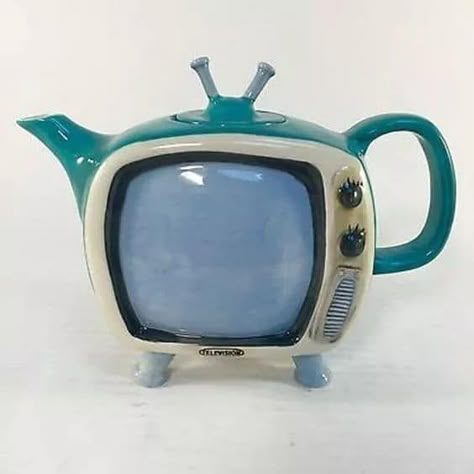 Bunny Brown, Novelty Teapots, Cute Teapot, Teapots Unique, Tv Home, Vintage Television, Teapots And Cups, Coffee Pots, Tea For Two