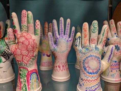 Mehndi Hand, Multi Cultural Art, 3d Art Projects, 7th Grade Art, Sculpture Lessons, 8th Grade Art, Middle School Art Projects, Art Lessons Middle School, 6th Grade Art