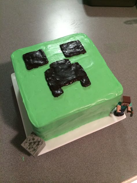 Minecraft cake. I used square cake pans and regular icing. After letting it chill, I dabbed my finger in warm water to smooth out all the bumps. Creeper Cake, Square Cake Design, Cake Minecraft, Minecraft Cakes, Square Cake Pans, Funny Birthday Cakes, Square Cake, Minecraft Cake, Cute Baking