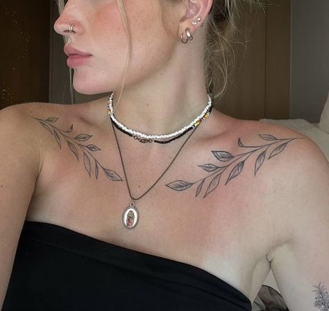 Collar Bone Leaves Tattoos For Women, Vine Collar Bone Tattoos For Women, Laurel Collar Bone Tattoo, Vine Tattoos Collar Bone, Collarbone Vine Tattoos, Leaves Tattoo Collar Bone, Plant Collar Bone Tattoo, Leaves Collar Bone Tattoo, Leaf Shoulder Tattoo