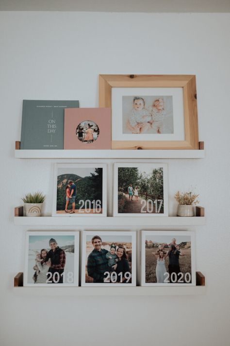 Family Memory Wall Ideas, Yearly Family Photo Book, Displaying Photo Albums, Photo Book Display Ideas, Photo Book Display, Yearly Photo Albums, Photo Album Display Ideas, Family Photo Album Aesthetic, Photo Album Storage Ideas