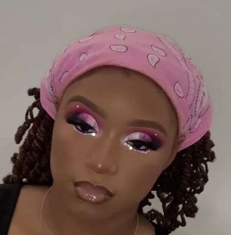 Hot Pink Makeup Looks Black Women, Pink Make Up Looks Black Women, Pink Birthday Makeup, Pink Makeup Looks Black Women, Sliver Makeup, Pink Glitter Makeup, Pink Homecoming Makeup, Flawless Face Makeup, Birthday Makeup Looks