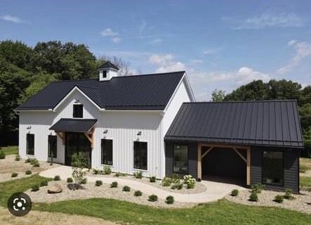 Charcoal Metal Roof White House, Sheet Metal House Exterior, White Metal House With Black Metal Roof, White Barndominium Exterior Black Roof, Metal Exterior Homes, Black Tin Roof, Vertical Metal Siding, Metal Siding House, Barn Colors