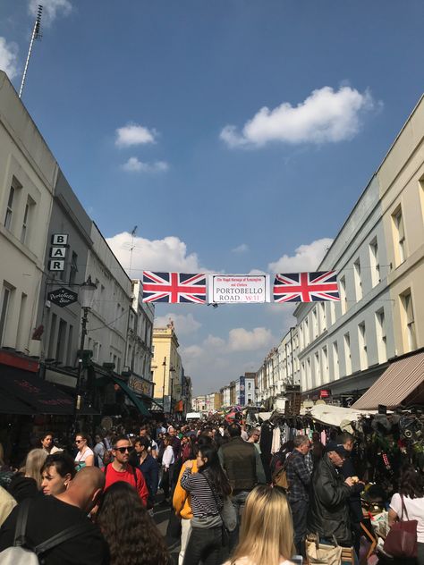 #london #portobello #vintage #fleamarket #crowd Portobello Road London, Euro Tour, Vision Board Book, Portobello Road Market, Portobello Market, Aesthetic London, London Dreams, London Trip, Portobello Road