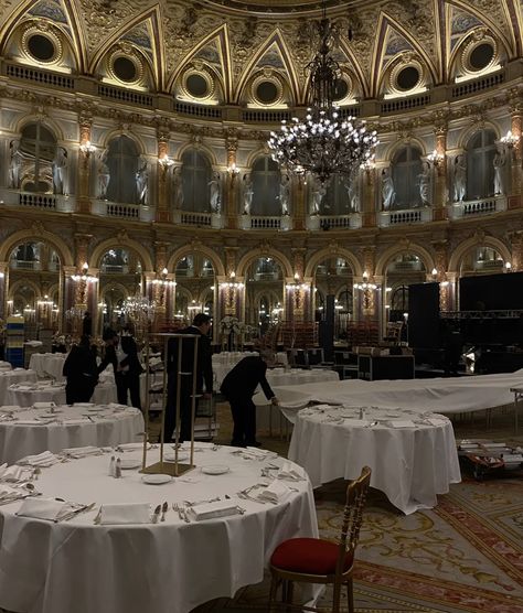 Intercontinental Paris Le Grand, Glamorous Wedding Venue, Parisian Wedding Theme, Paris Wedding Venue, Wedding Venue France, Venue For Wedding, Glamorous Wedding Decorations, Parisian Wedding, Wedding Venues Indoor