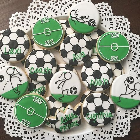 Soccer Party: 10 Game Winning Soccer Desserts | Mimi's Dollhouse Soccer Treats, Soccer Cookies, Soccer Party Decorations, Soccer Birthday Parties, Soccer Birthday, Unique Desserts, Soccer Party, Football Birthday, בר מצווה