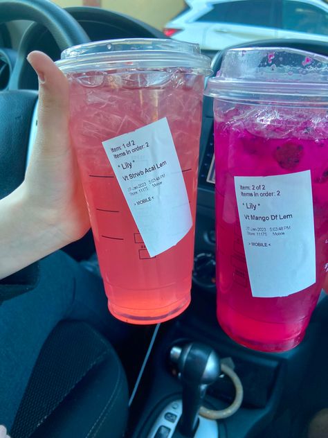 Pink Refresher Starbucks, Pink Drink Refresher, Pink Lemonade Starbucks, Pink Starbucks Drink, Starbucks Drinks Refreshers, Pink Drink Starbucks Recipe, Starbucks Smoothie, Drink Delivery, Pink Drink Starbucks