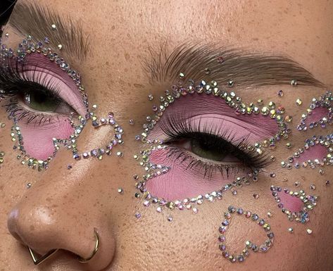 Mystical Eye Makeup, Pink Drag Makeup Looks, Crazy Pink Makeup, Advanced Makeup Looks, Creative Pink Makeup, Chappell Roan Inspired Makeup, Dramatic Pink Eye Makeup, Pink Pony Club Makeup, Drag Inspired Makeup