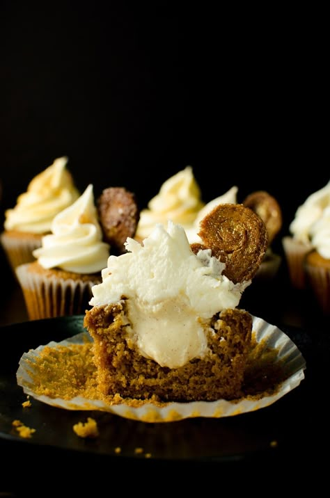 Gingerbread cupcakes with an Eggnog Filling and Cream Cheese Frosting - Super soft, moist gingerbread spiced cupcakes with a perfect crumb and an amazingly festive flavor profile, filled with a creamy eggnog pastry cream filling and a fluffy cream cheese frosting! Perfect for the Holiday season or any gingerbread fan! Moist Gingerbread, Eggnog Cupcakes, Christmas Cupcakes Recipes, Pastry Cream Filling, Gingerbread Cupcakes, Holiday Cupcakes, Gourmet Cupcakes, Gingerbread Recipe, Cupcake Flavors