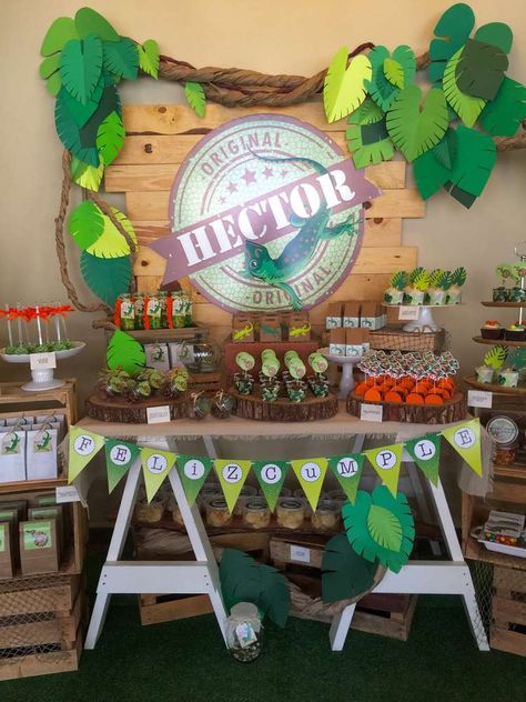 Reptile Party Birthday Party Ideas | Photo 1 of 29 | Catch My Party Reptile Birthday Party, Birthday Party Food Ideas, Science Birthday Party Ideas, Green Reptile, Snake Birthday, Snake Party, Reptile Party, Jungle Party Decorations, Rustic Birthday