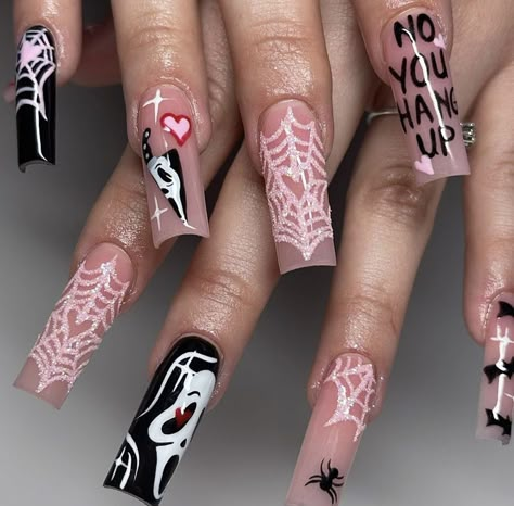 Universal Studio Nails Design, Amazing Nail Designs Creative, Almond Acrylic Nails Designs Edgy, Halloween Nail Inspo 2024, Halloween Nails Y2k, Scream Face Nails, Scream Nails Short, Scream Nail Designs, Hello Kitty Halloween Nails